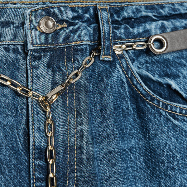 Y2K-Inspired Cool: Spring 2025 Nebesa Women’s Mid-Blue Wide-Leg Jeans with Chain Belt