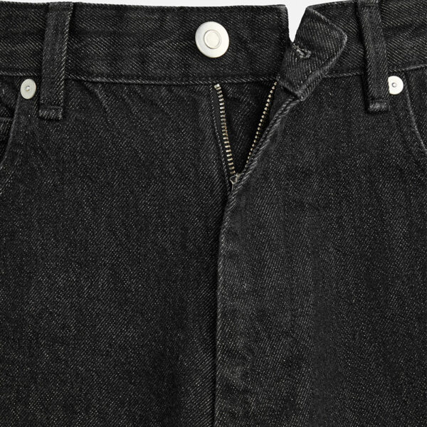 Laid-Back Edge: Spring Men’s Cotton Straight-Leg Jeans with Raw Hem & Stitch Detail