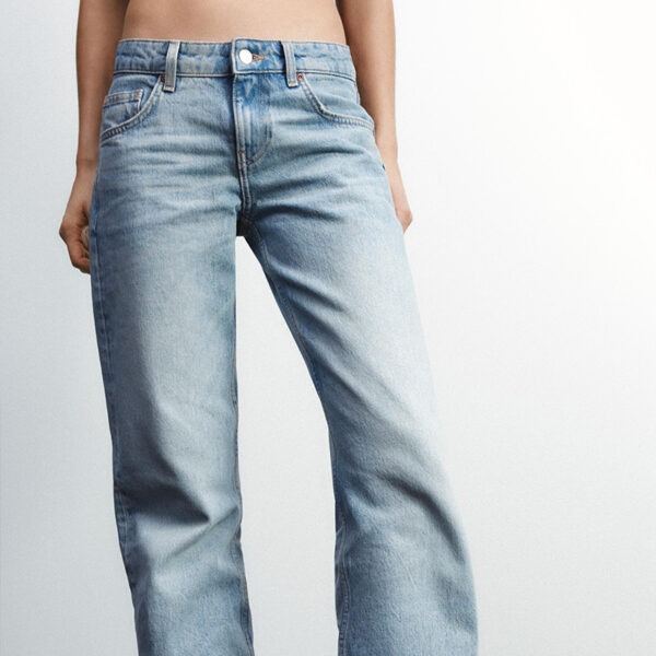 Effortless Cool: Spring 2025 Women’s Light Blue Low-Waisted Wide-Leg Jeans
