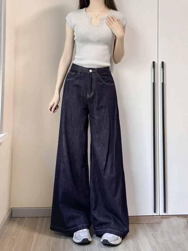 83e85c8f-f7fb-4285-a875-06da236fce4c Fleece-Lined Dark Blue Wide-Leg Denim Pants — Warm & Fluid Drape