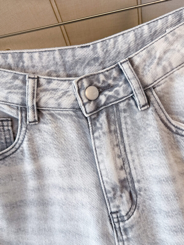 主图-03 Glacier Gray Washed Wide-Leg Denim Pants — Vintage Tone & Fluid Winter Drape