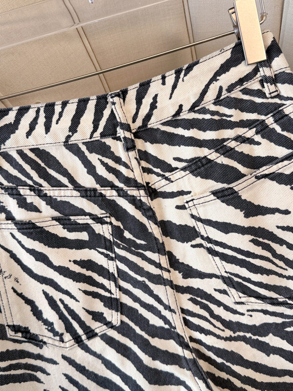 主图-05 Vintage Zebra-Print Washed Wide-Leg Denim Pants — Bold Retro & Effortless Drape