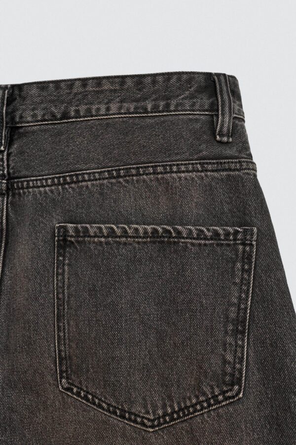 详情-08 Mid-Waist Washed Barrel-Leg Denim Jeans — Relaxed Fit with Modern Volume